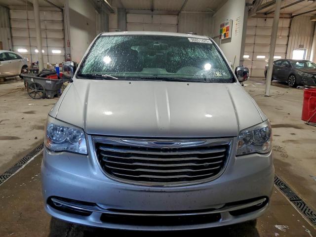 Chrysler Minivan Touring L Image 7