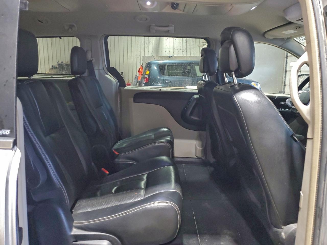 Chrysler Minivan Touring L Image 12