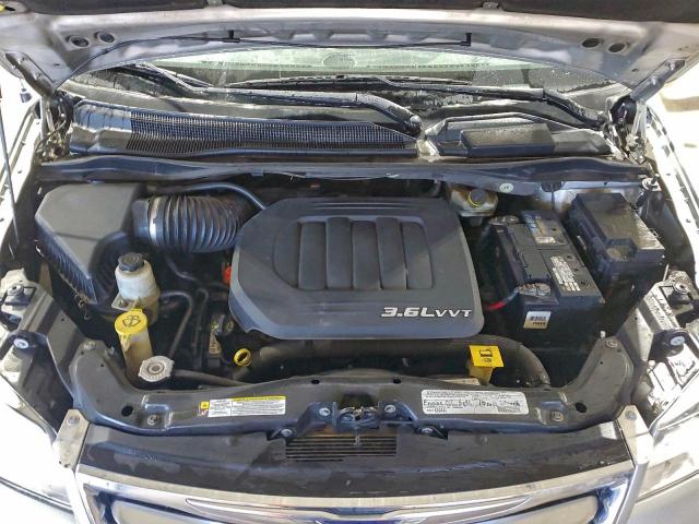 Chrysler Minivan Touring L Image 3