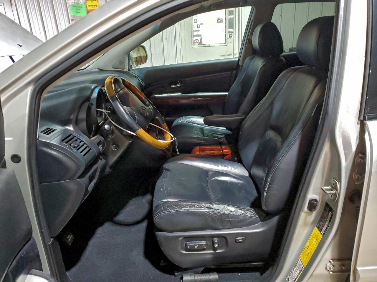 Lexus RX 330 Image 4