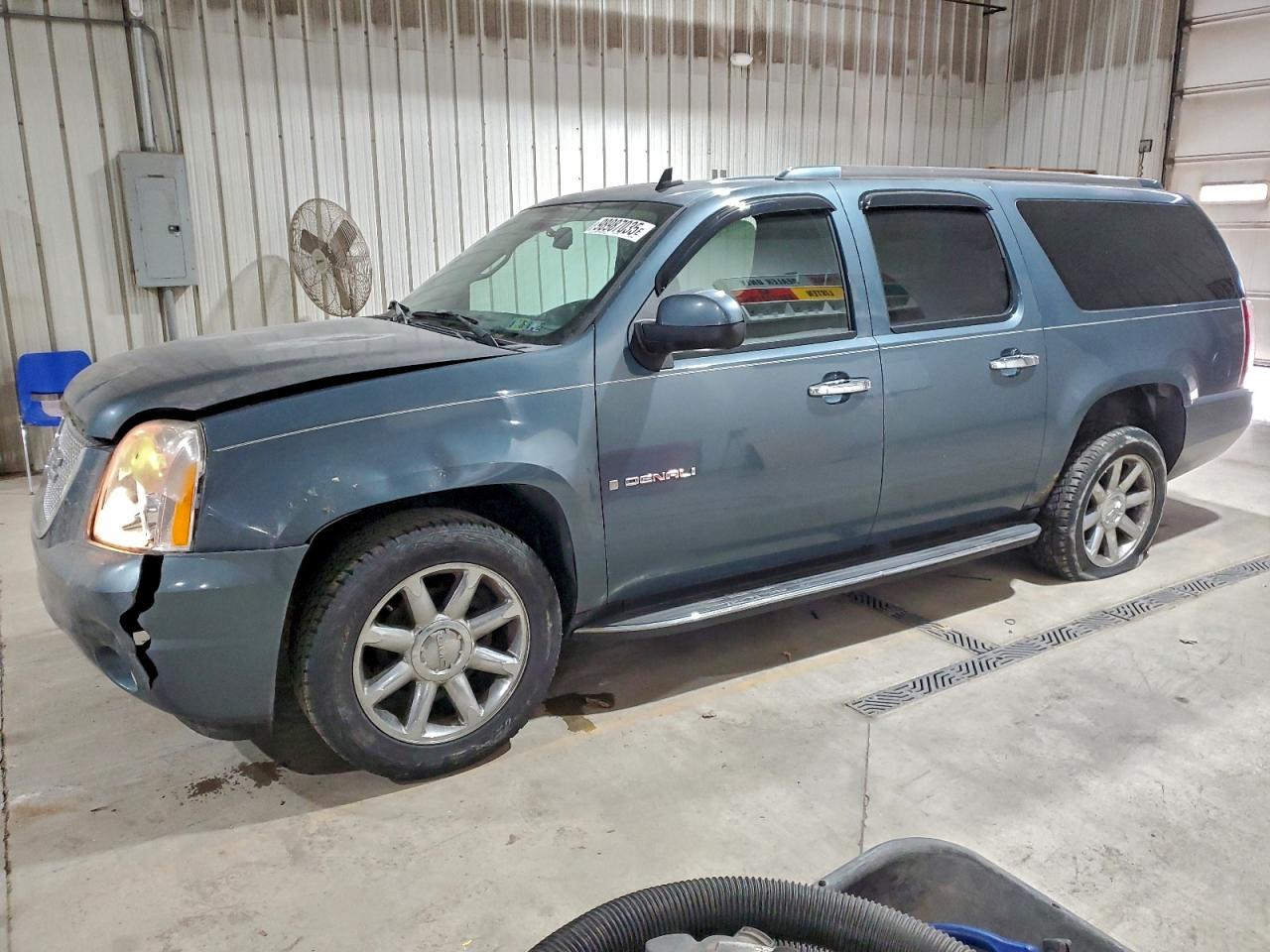 GMC Yukon Denali Image 1