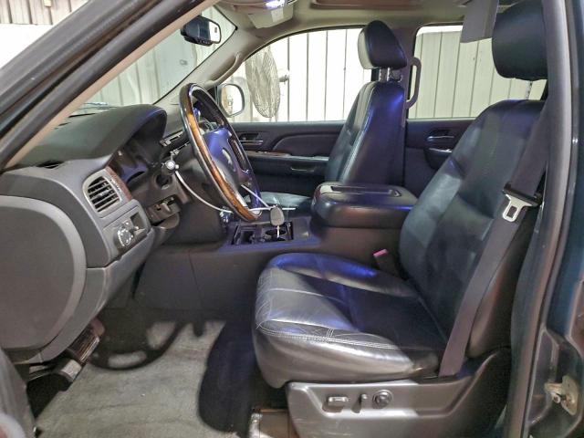 GMC Yukon Denali Image 3