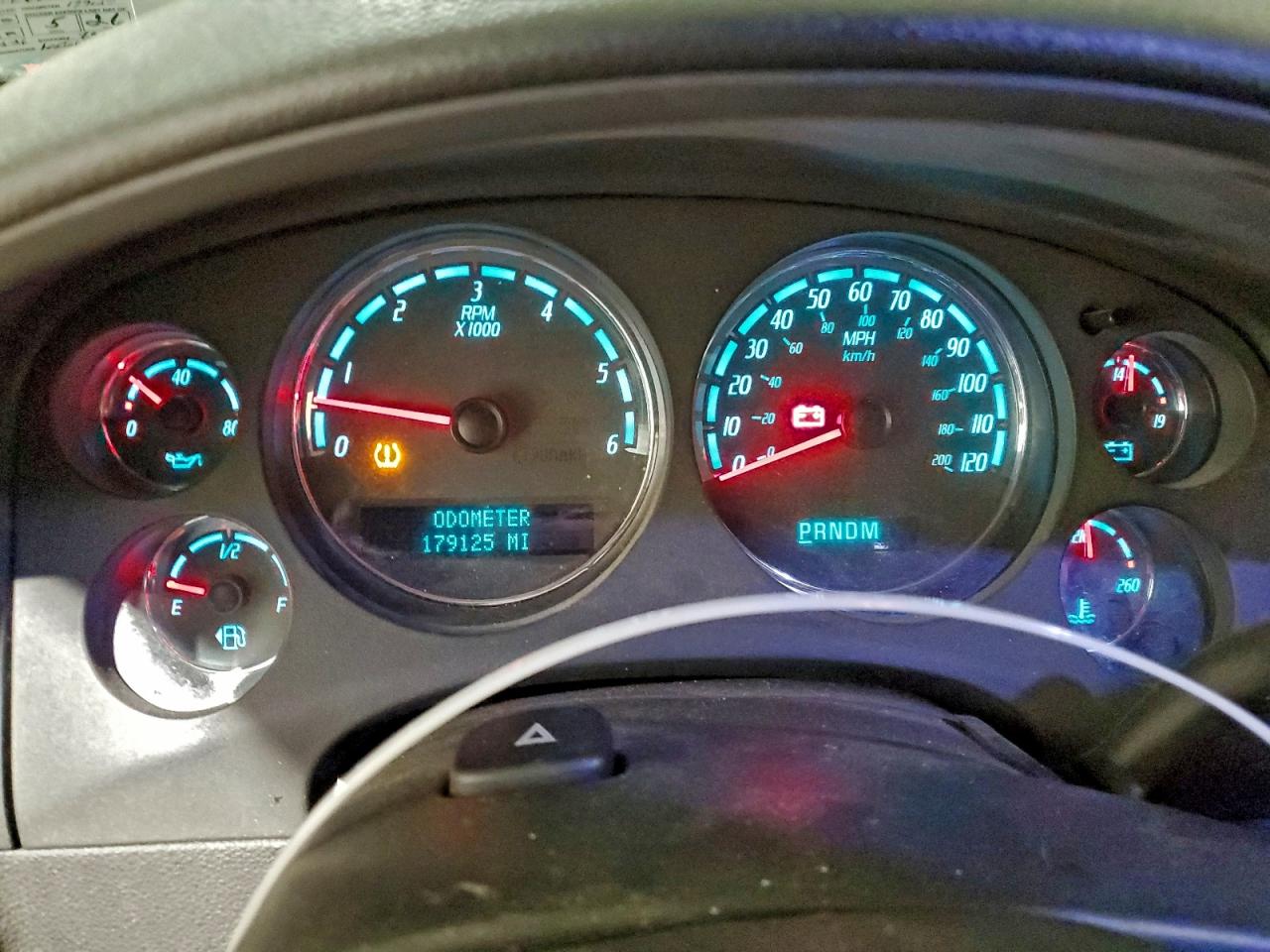 GMC Yukon Denali Image 6