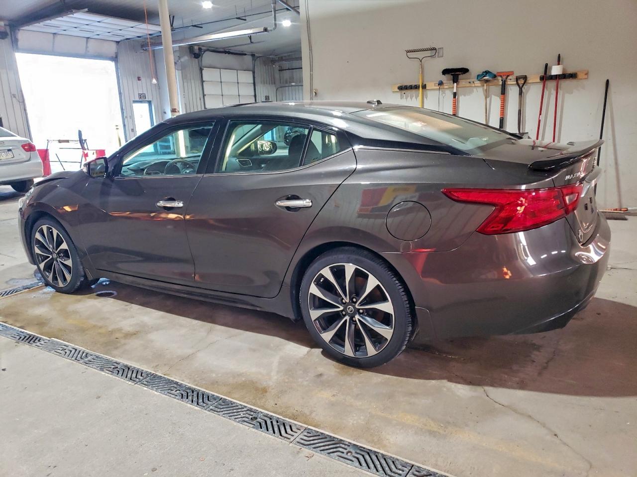 Nissan Maxima 3.5s Image 3