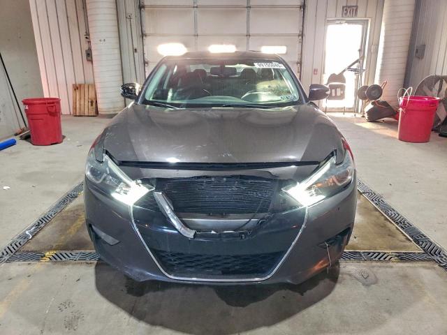 Nissan Maxima 3.5s Image 4