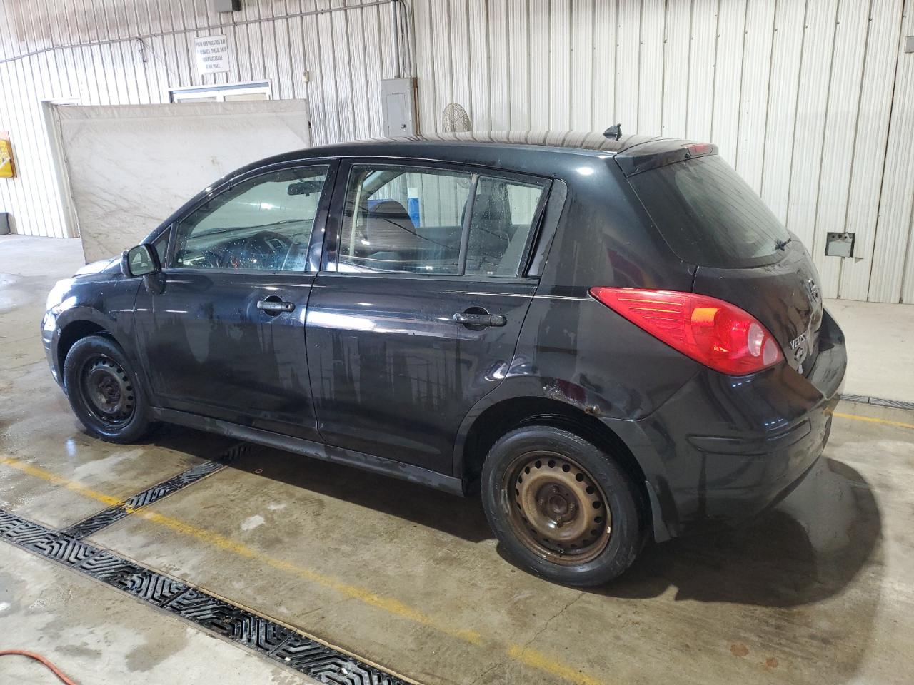 Nissan Versa S Image 4