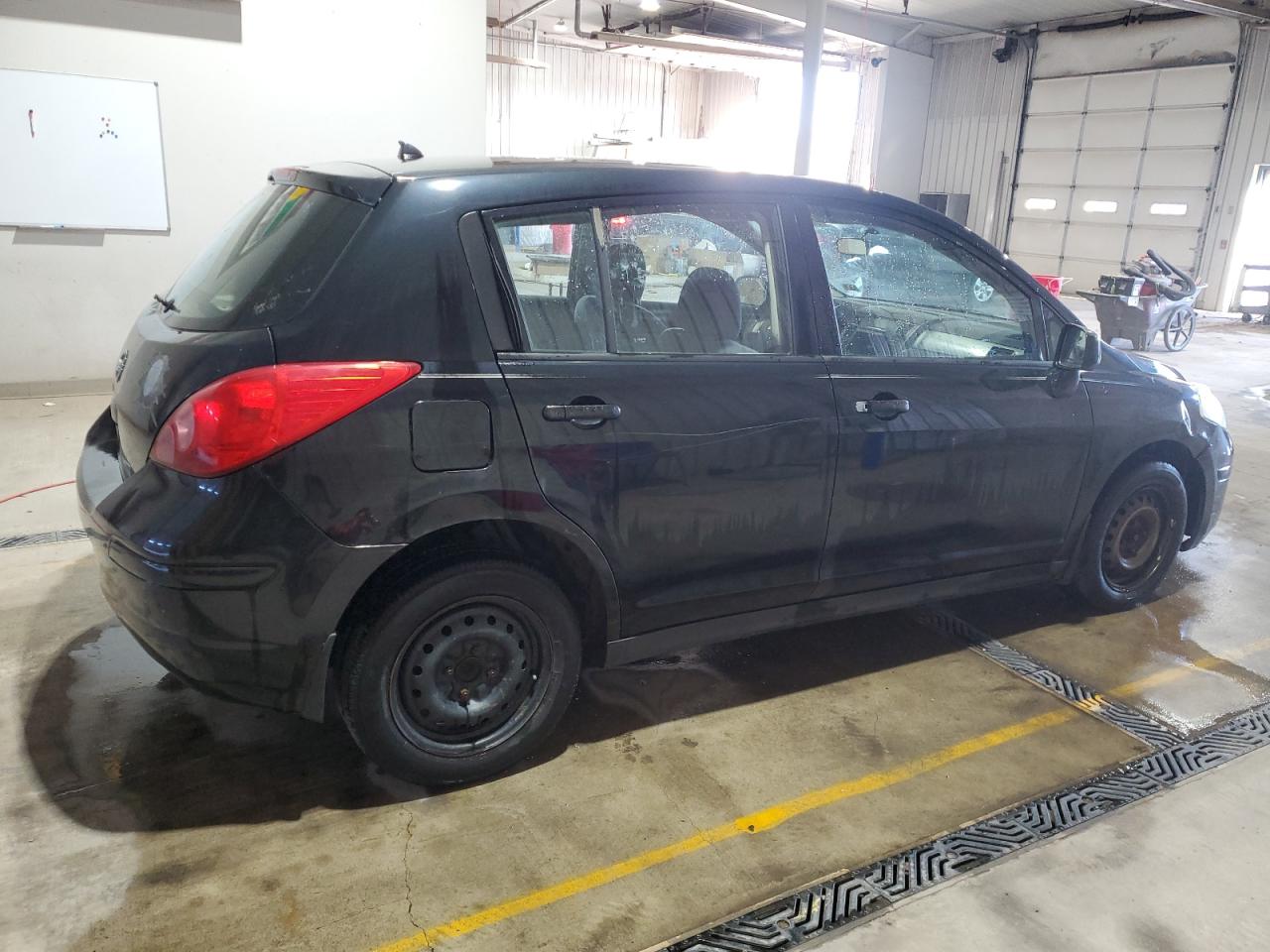 Nissan Versa S Image 7