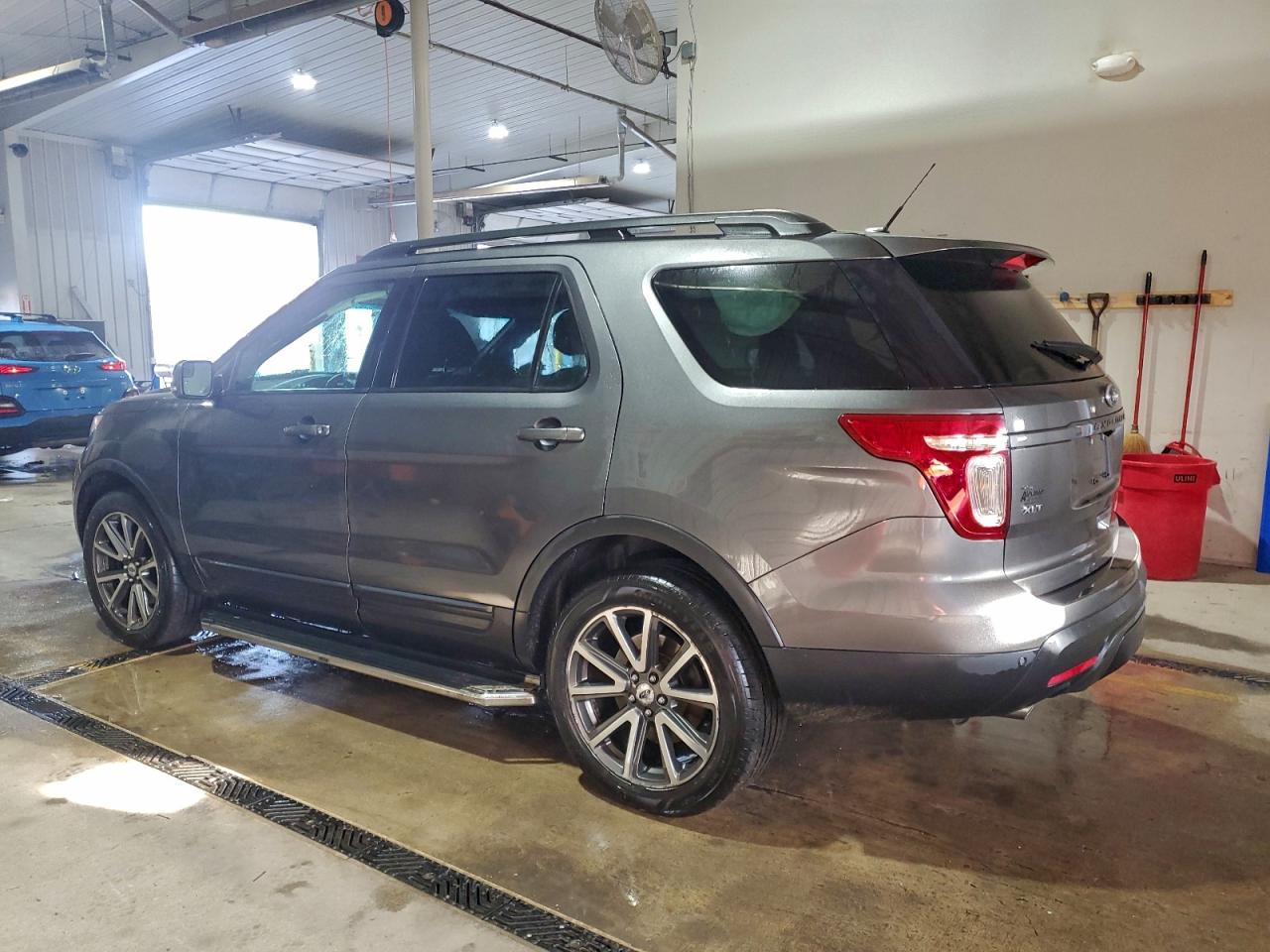 Ford Explorer Xlt Image 2
