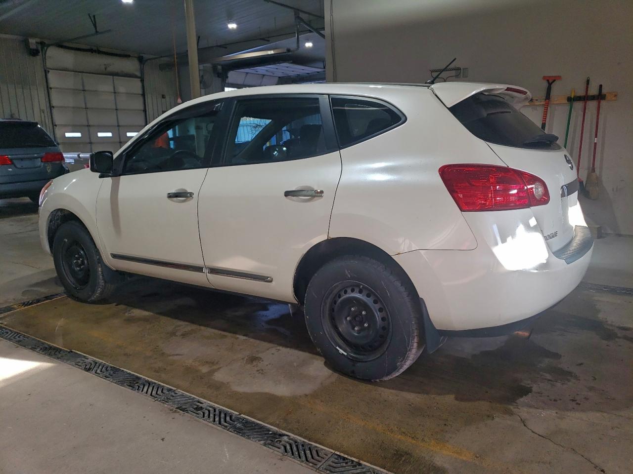Nissan Rogue S Image 3
