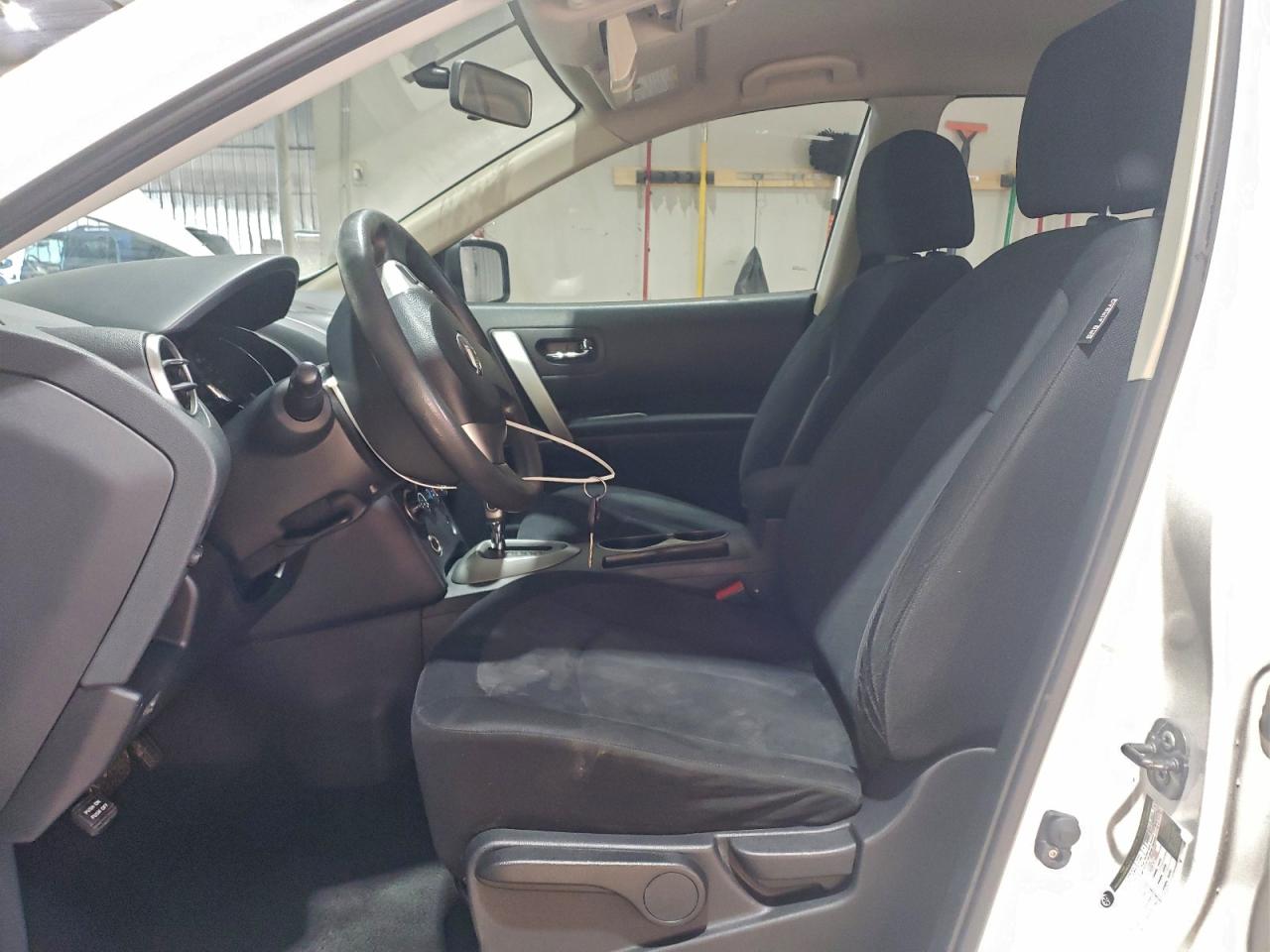 Nissan Rogue S Image 6