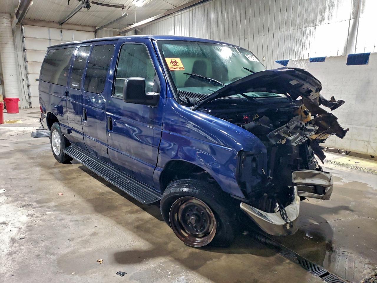 Ford Econoline E350 Super Duty Wagon Image 3