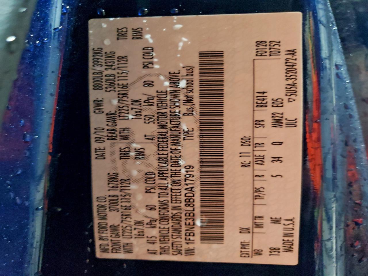 Ford Econoline E350 Super Duty Wagon Image 13