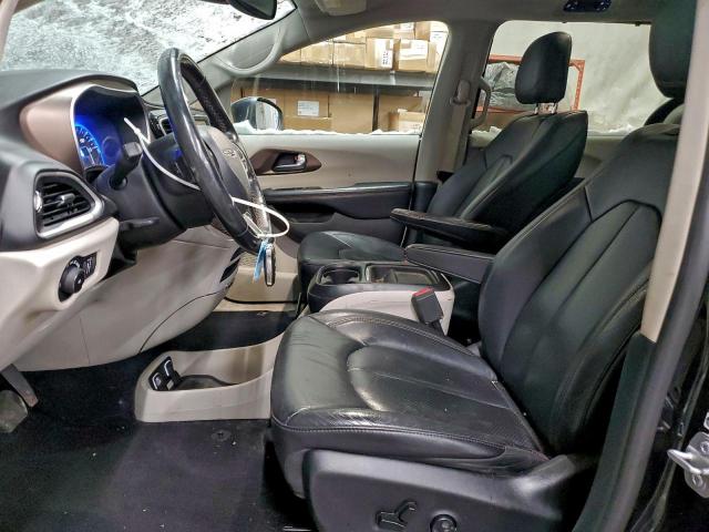 Chrysler Pacifica Touring L Image 11