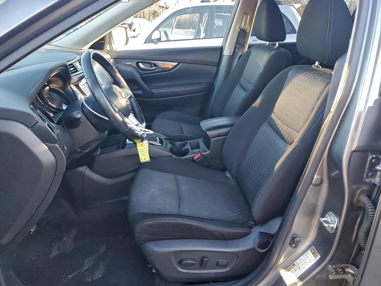 Nissan Rogue S Image 4