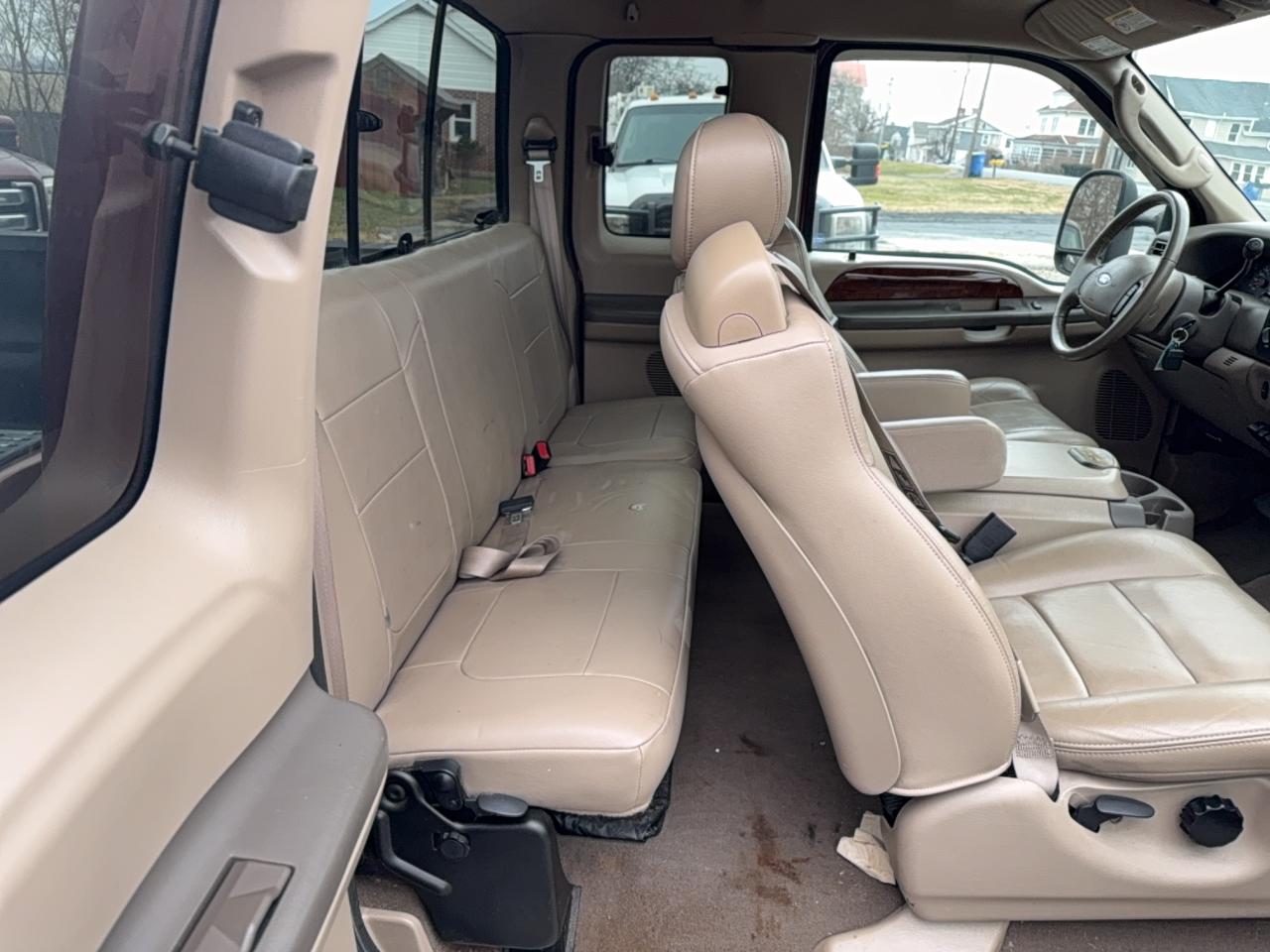 Ford F-250 Super Duty Image 11