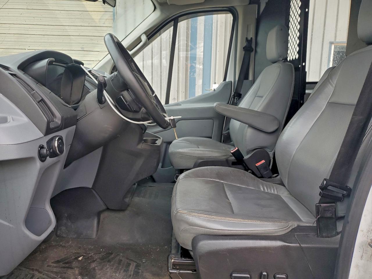 Ford Transit T-250 Image 5