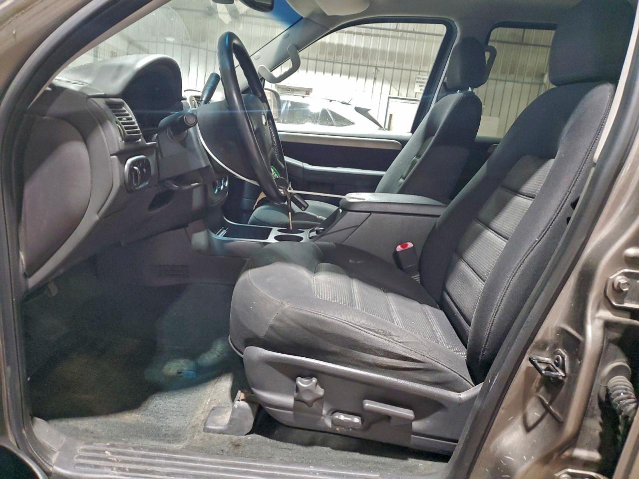 Ford Explorer Xlt Image 7