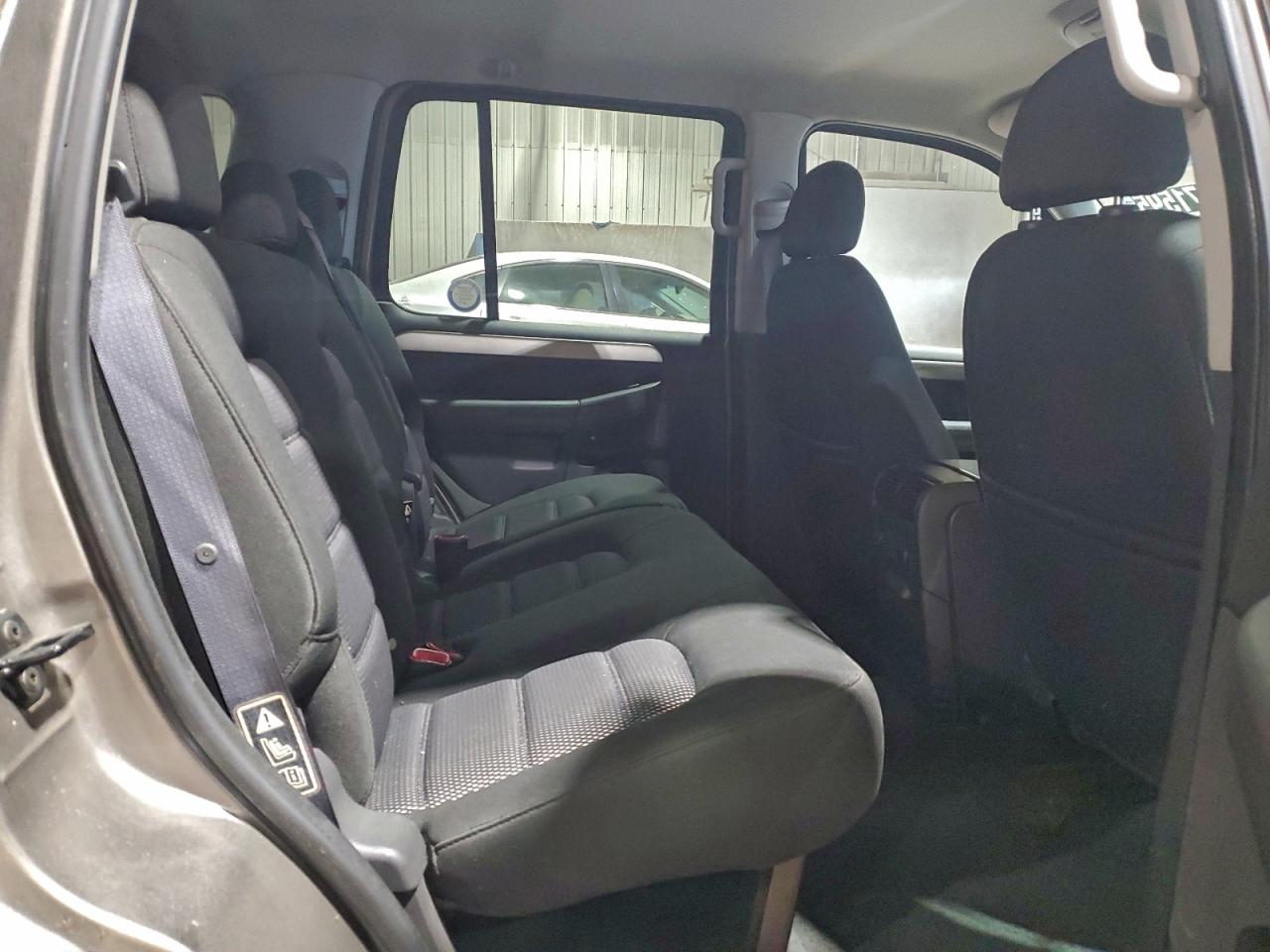 Ford Explorer Xlt Image 12