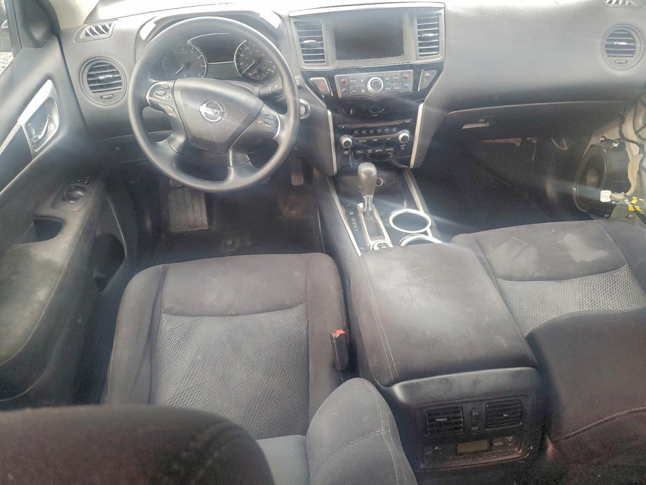Nissan Pathfinder S Image 2