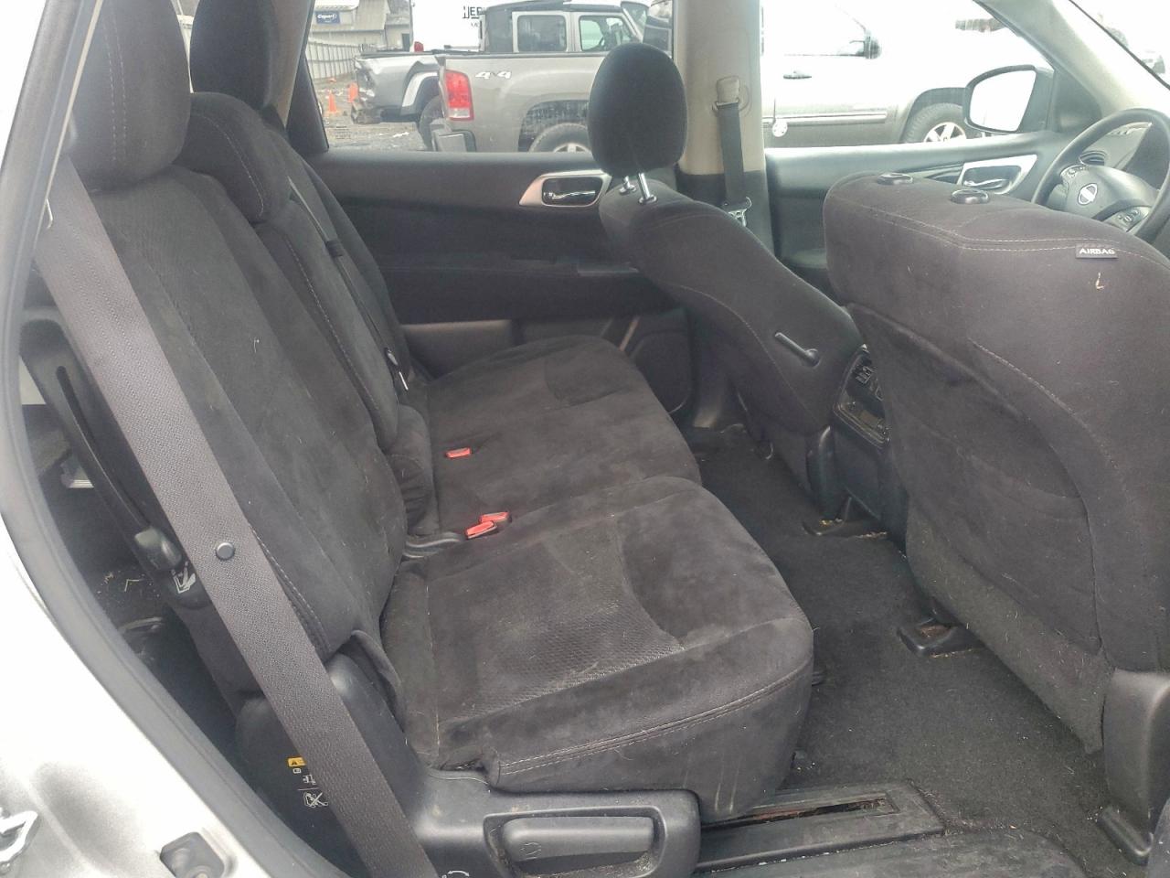 Nissan Pathfinder S Image 10