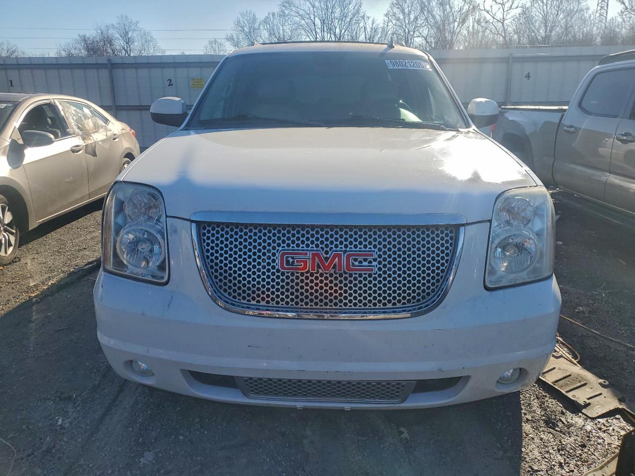 GMC Yukon Denali Image 2