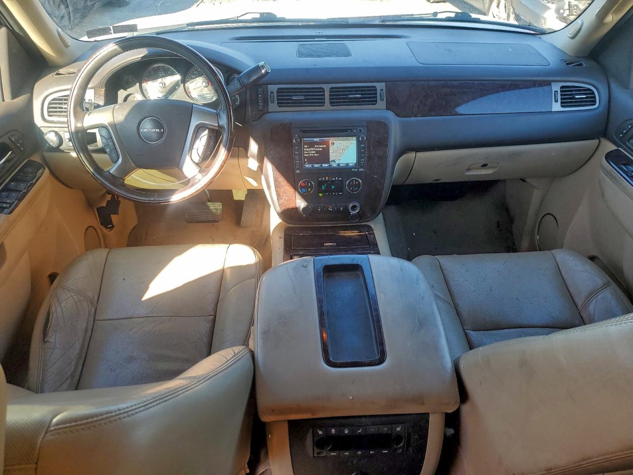 GMC Yukon Denali Image 7