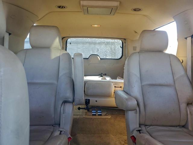 GMC Yukon Denali Image 8