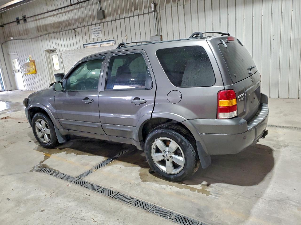 Ford Escape Limited Image 3