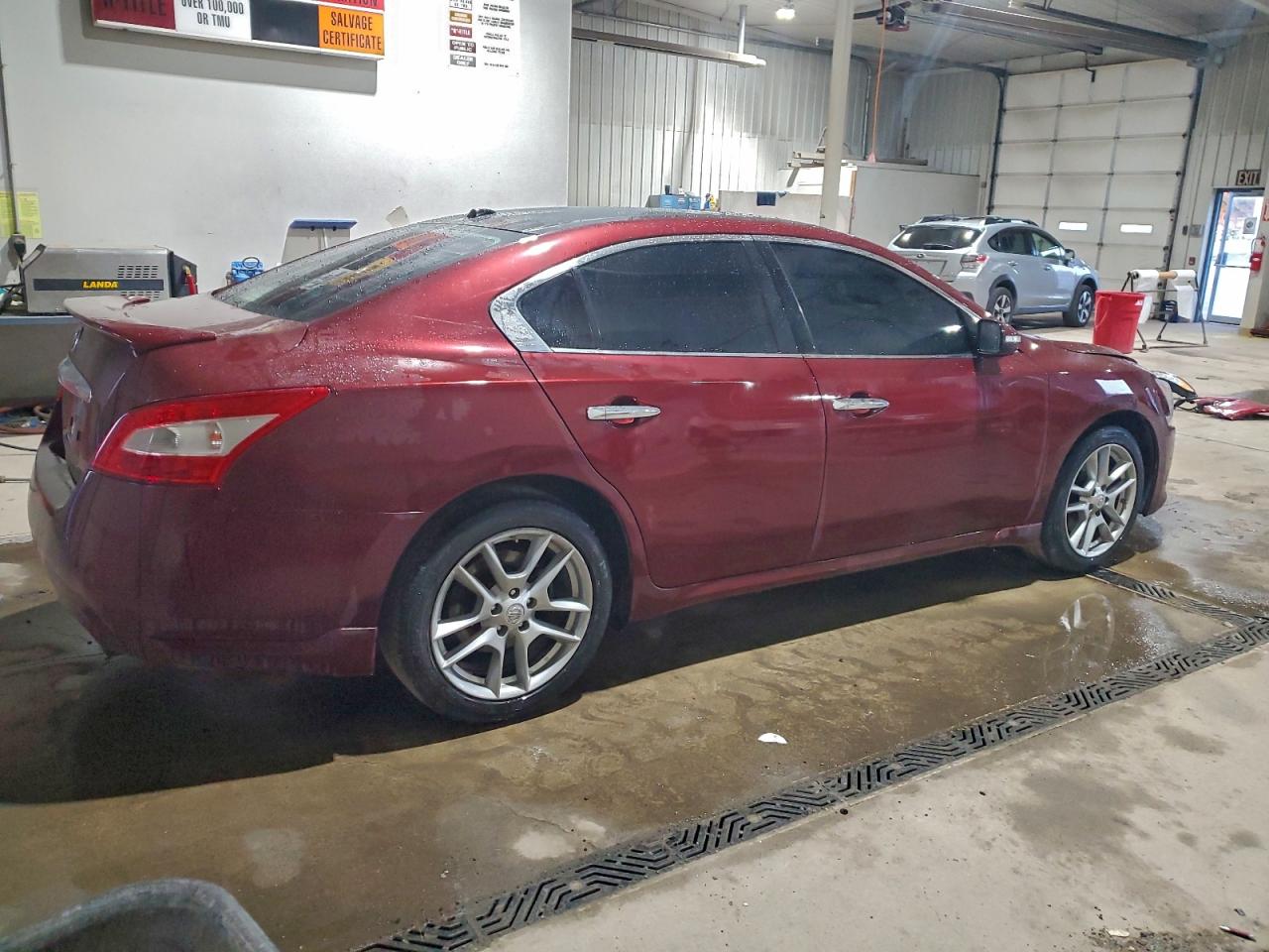 Nissan Maxima S Image 2