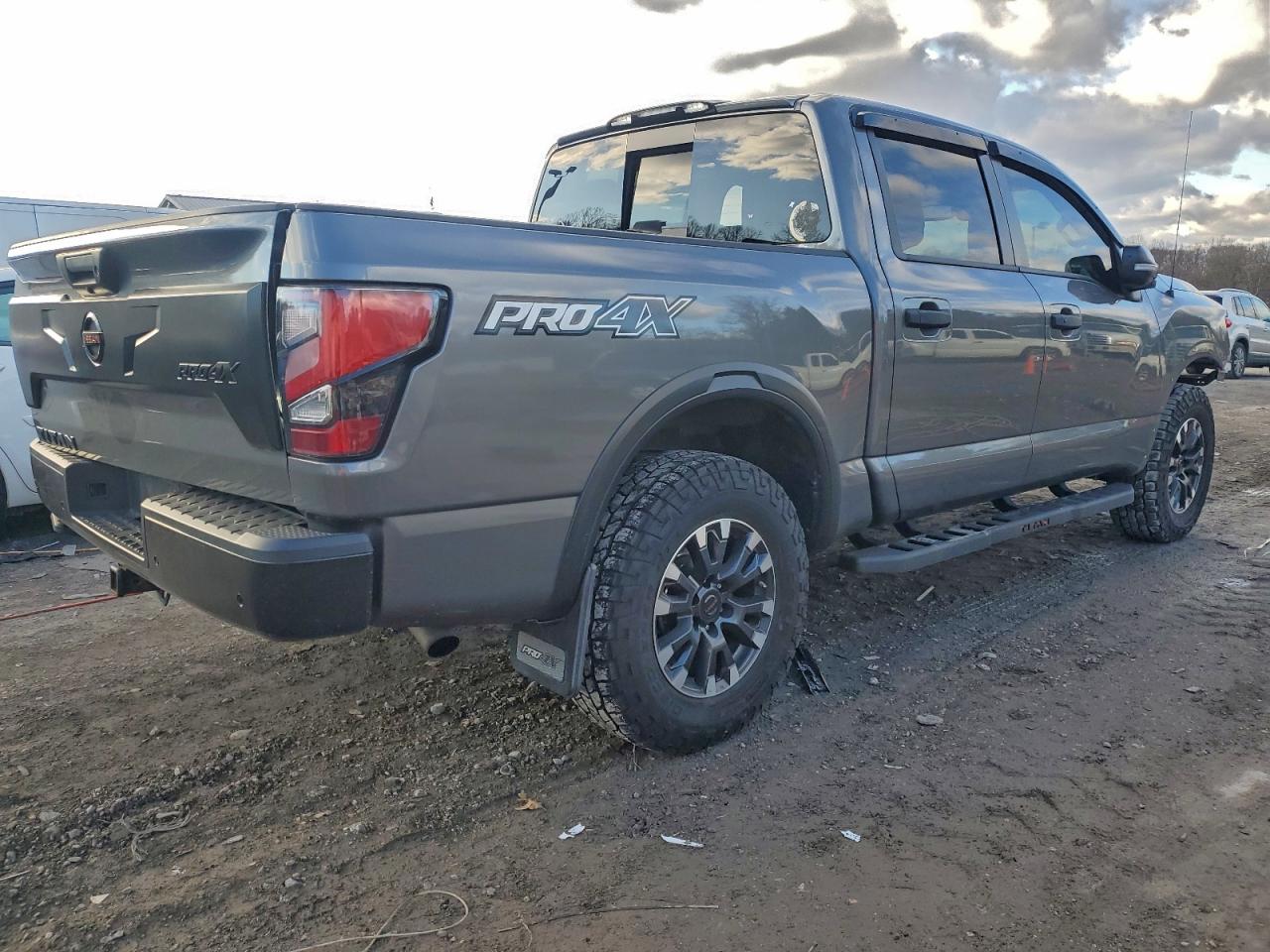 Nissan Titan Sv Image 7