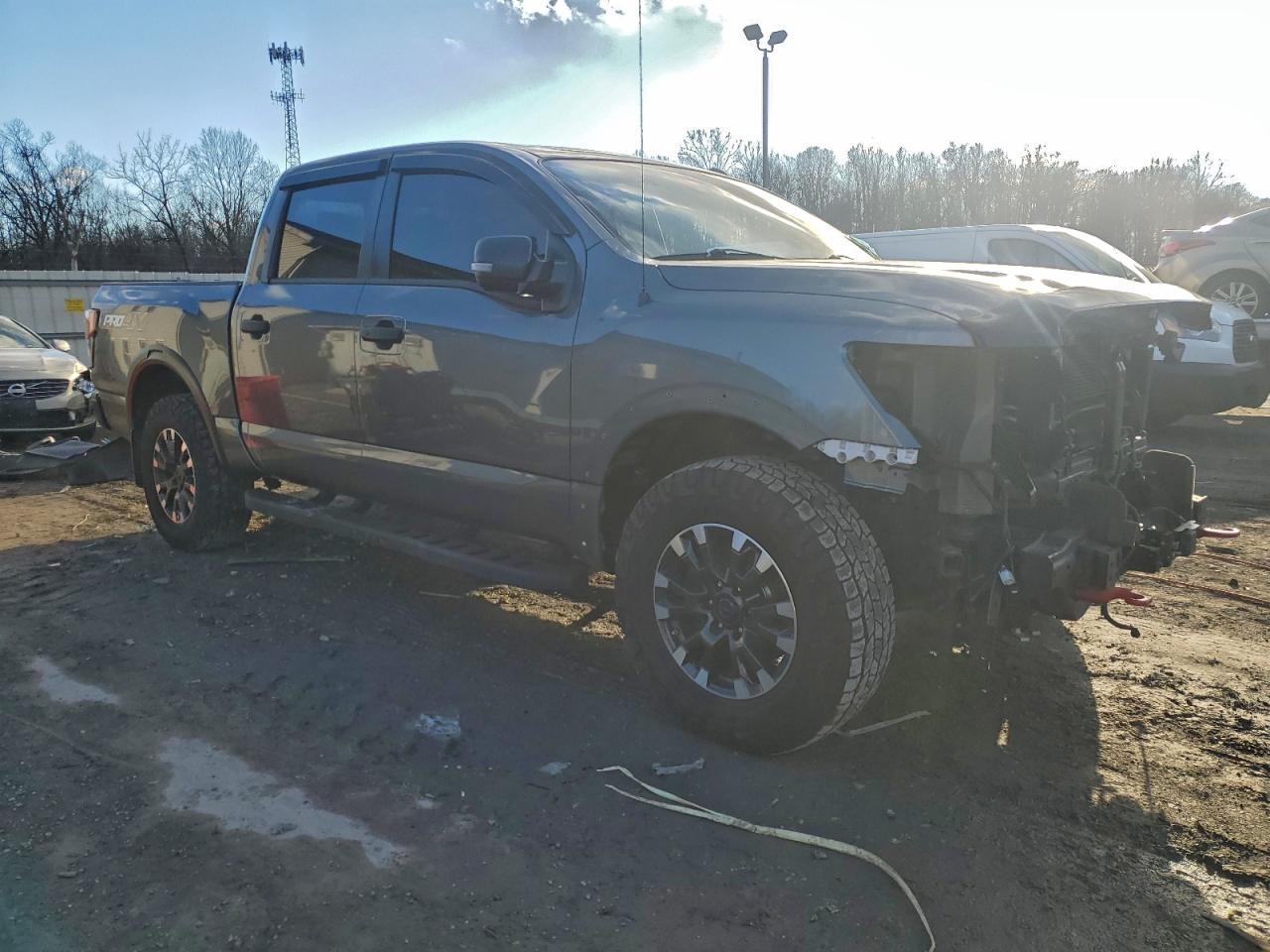 Nissan Titan Sv Image 2