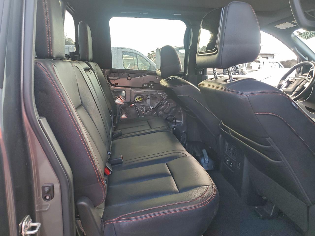 Nissan Titan Sv Image 12