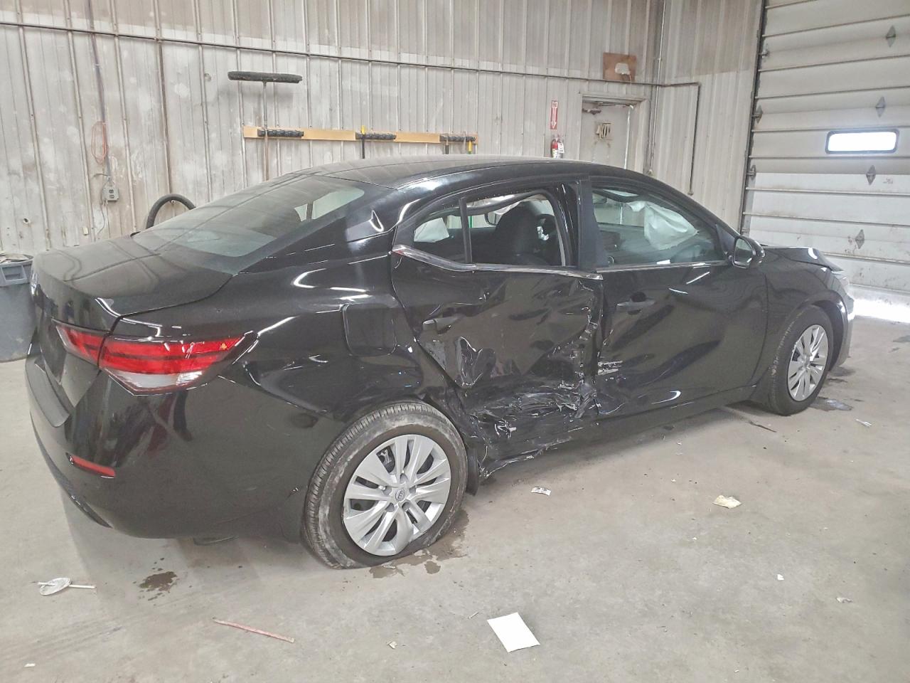 Nissan Sentra S Image 2