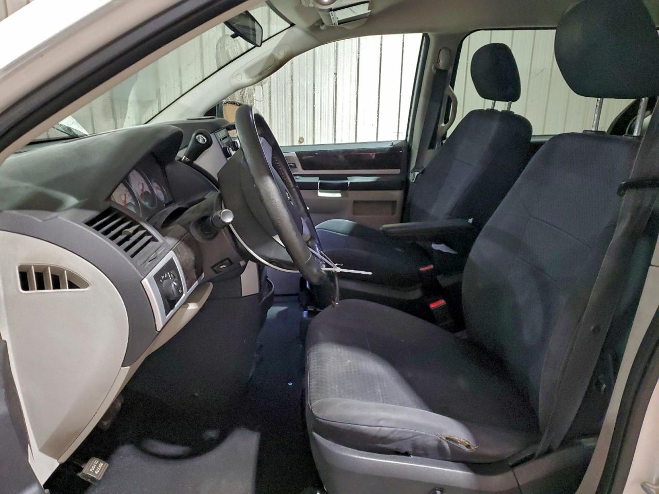 Dodge Caravan Sxt Image 12