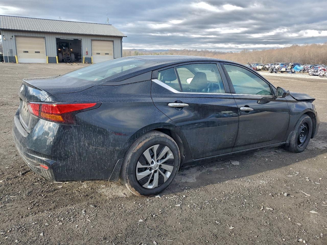 Nissan Altima S Image 2