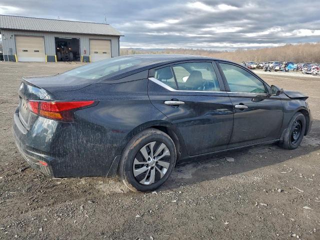 Nissan Altima S Image 2