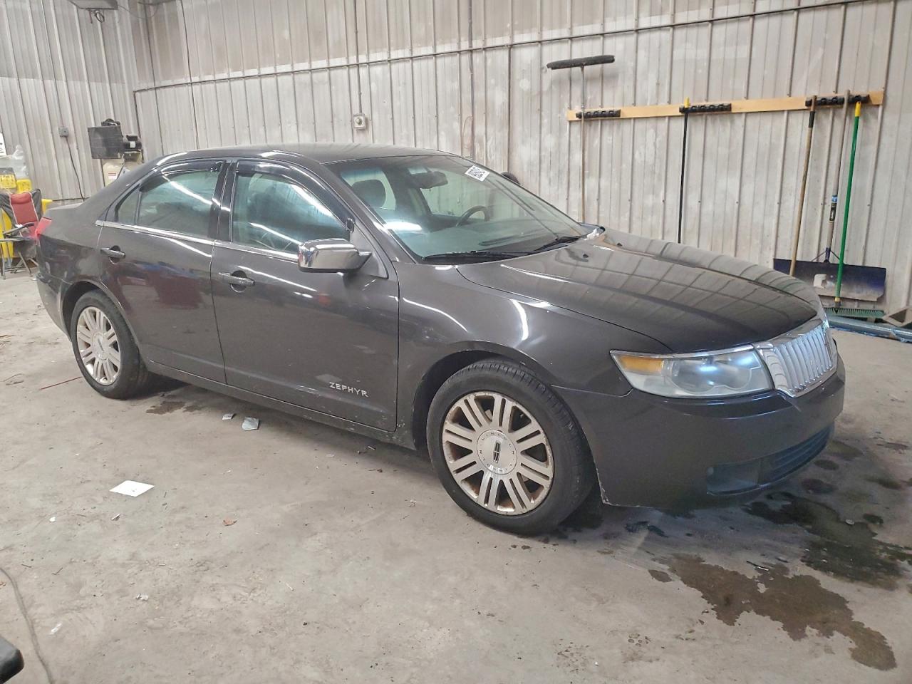 Lincoln Zephyr Image 2