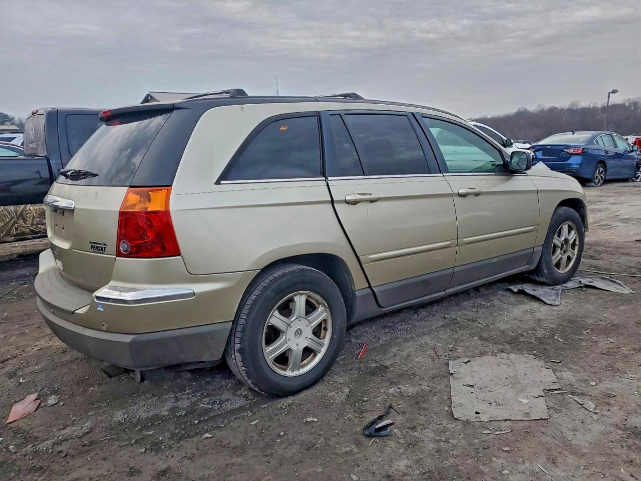 Chrysler Pacifica Touring Image 3