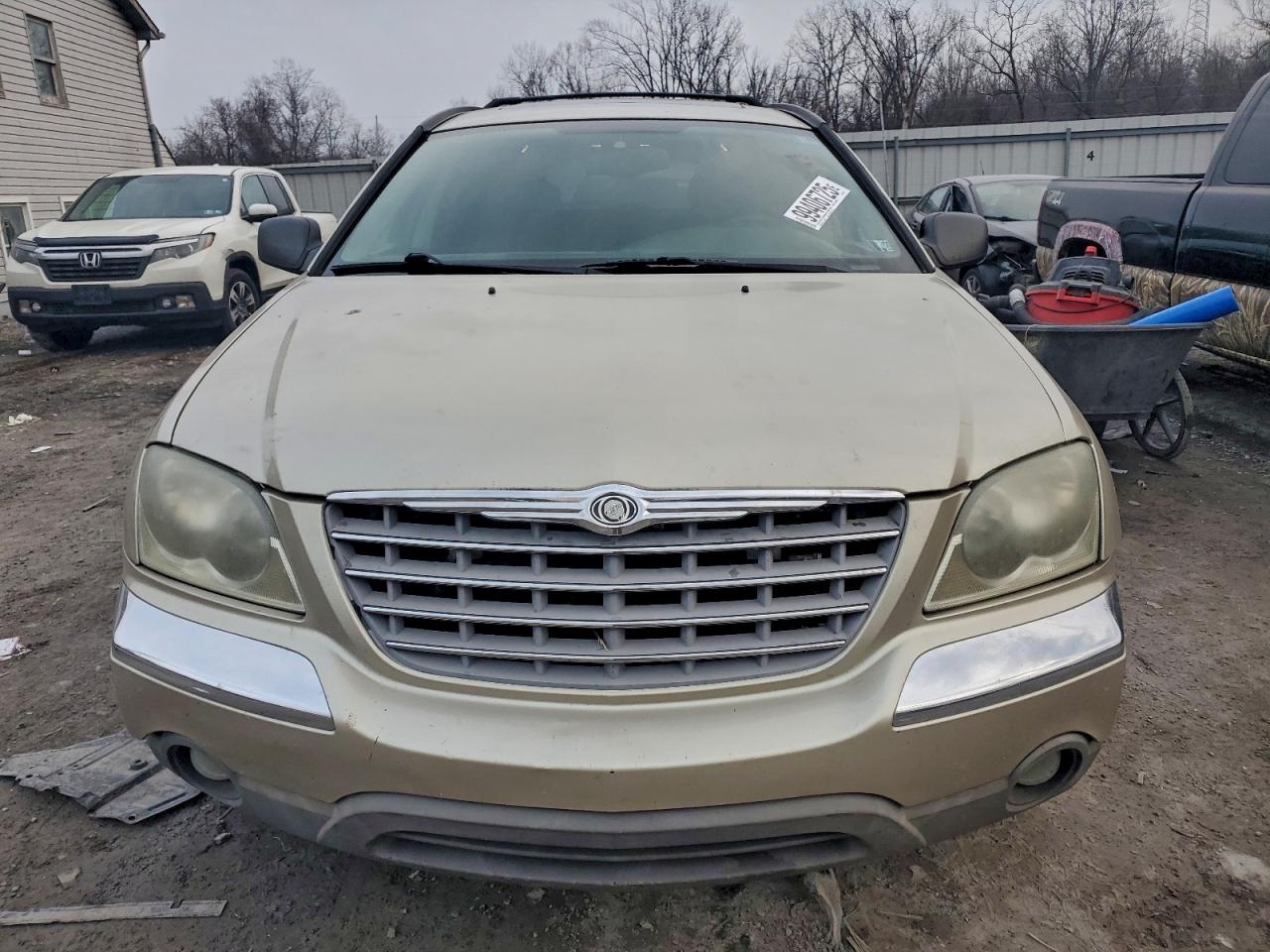 Chrysler Pacifica Touring Image 4