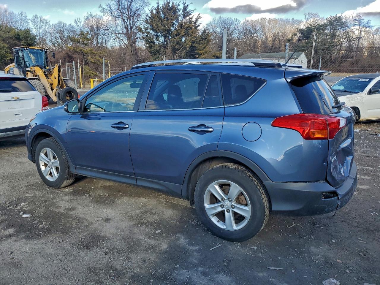 Toyota RAV4 Xle Image 2