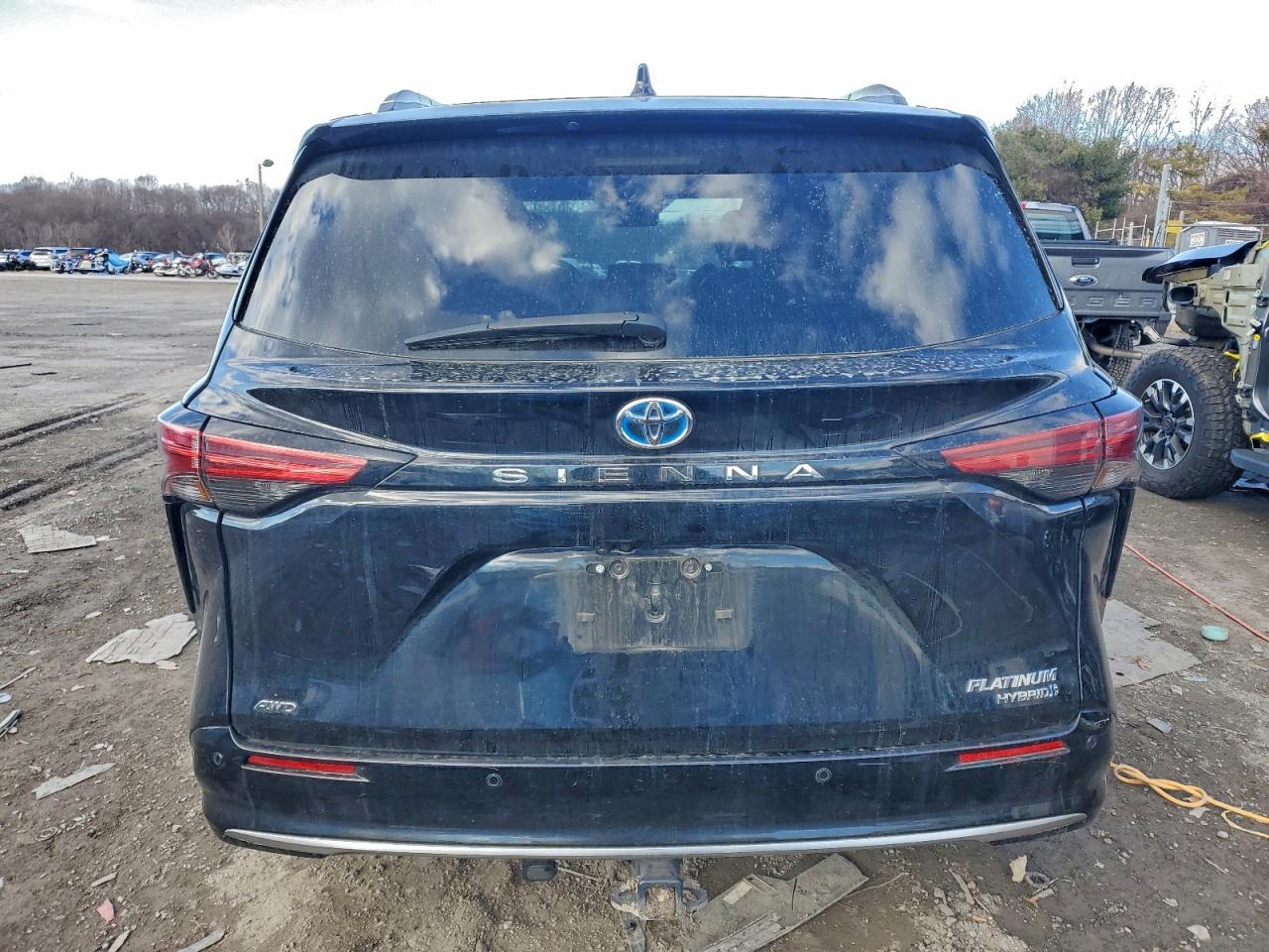 Toyota Sienna Limited Image 3