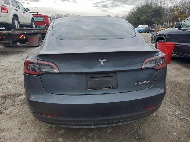 Tesla Model 3 Image 4