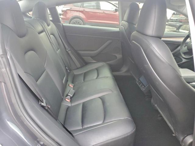 Tesla Model 3 Image 8