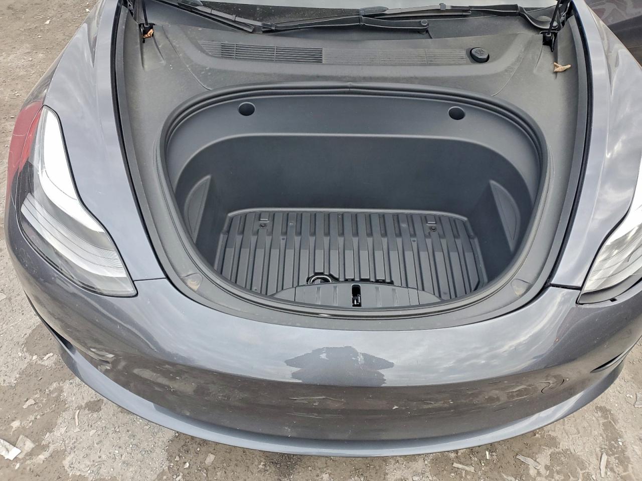 Tesla Model 3 Image 11