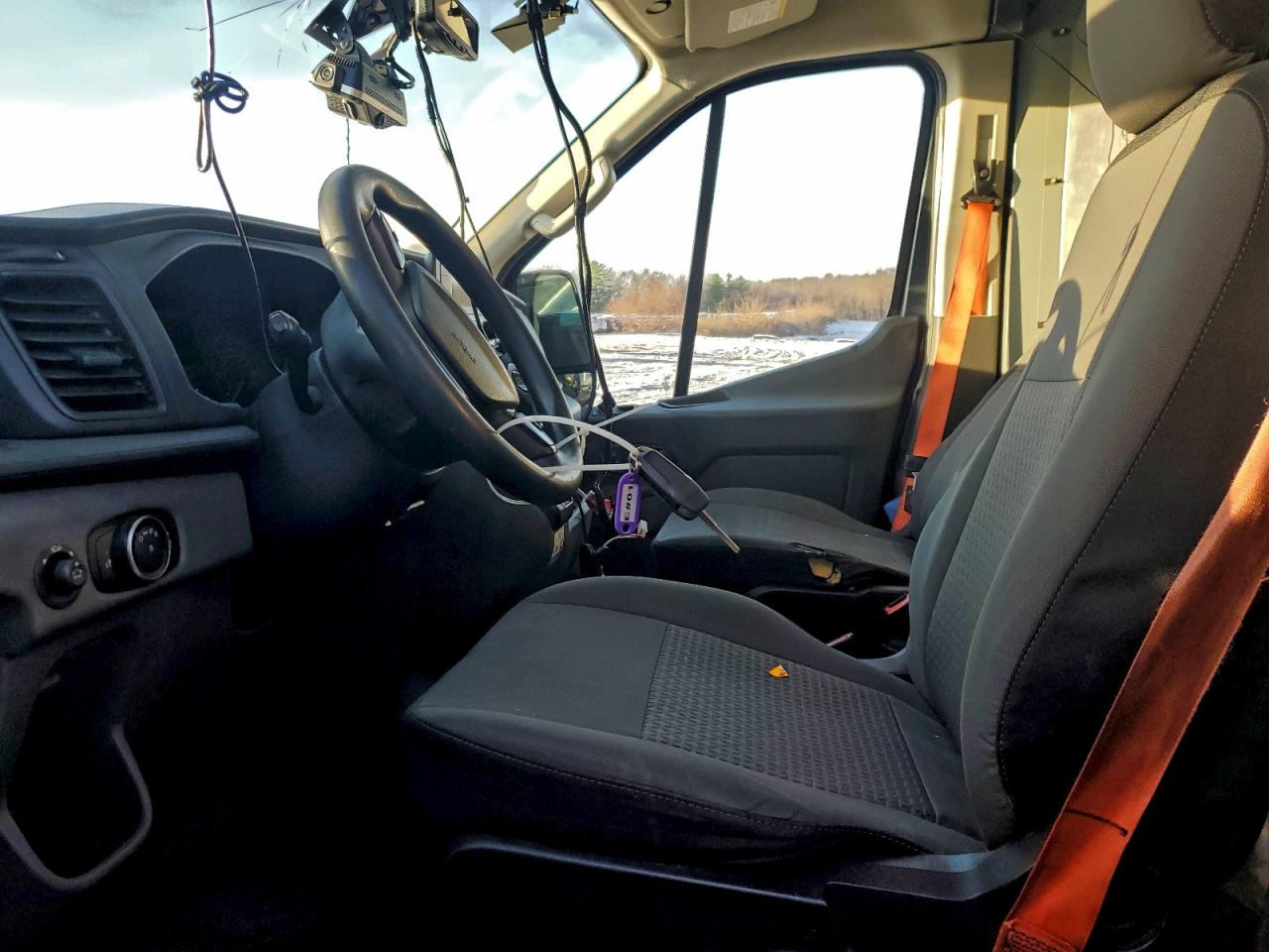 Ford Transit T-250 Image 12