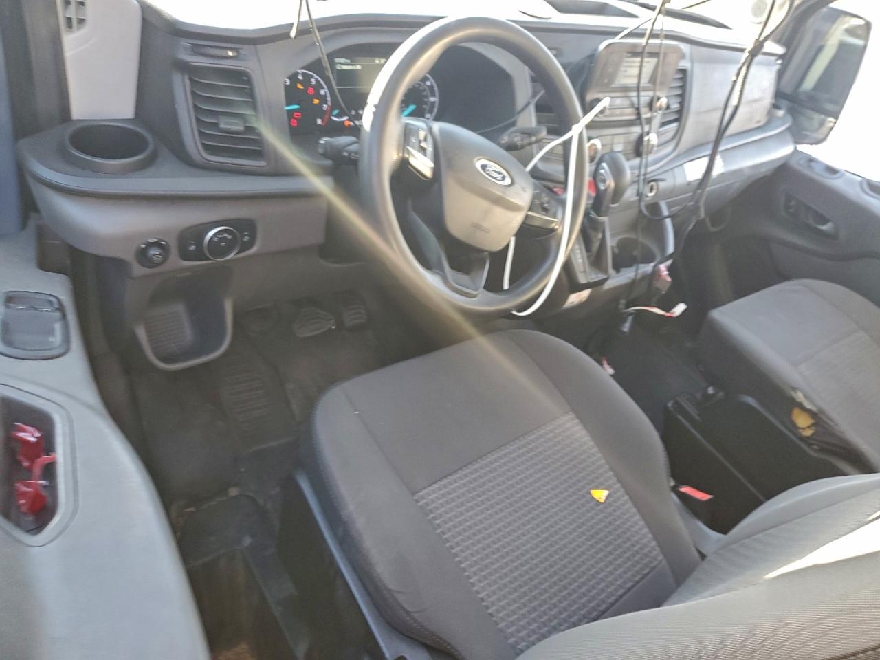 Ford Transit T-250 Image 4