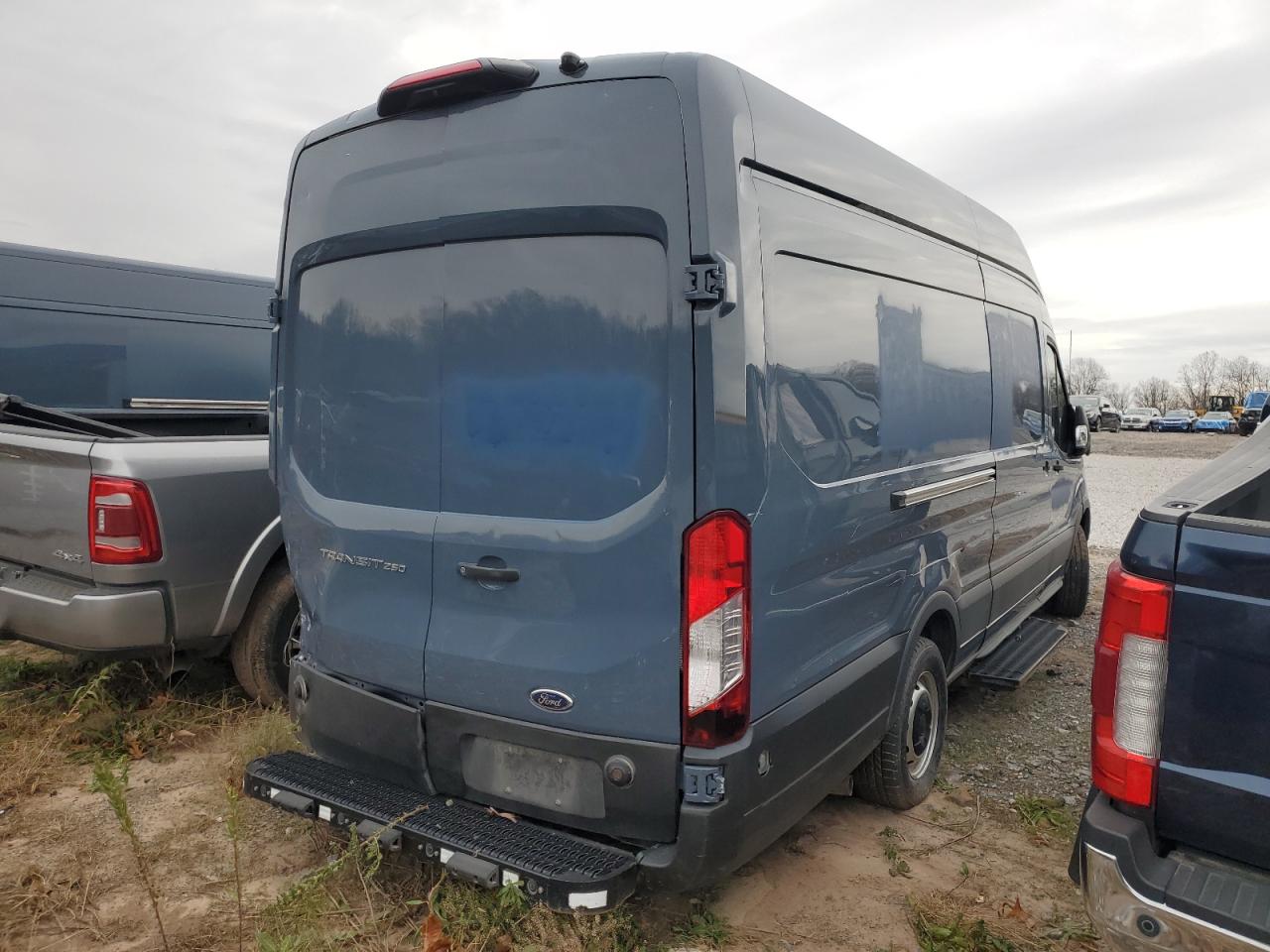 Ford Transit T-250 Image 3