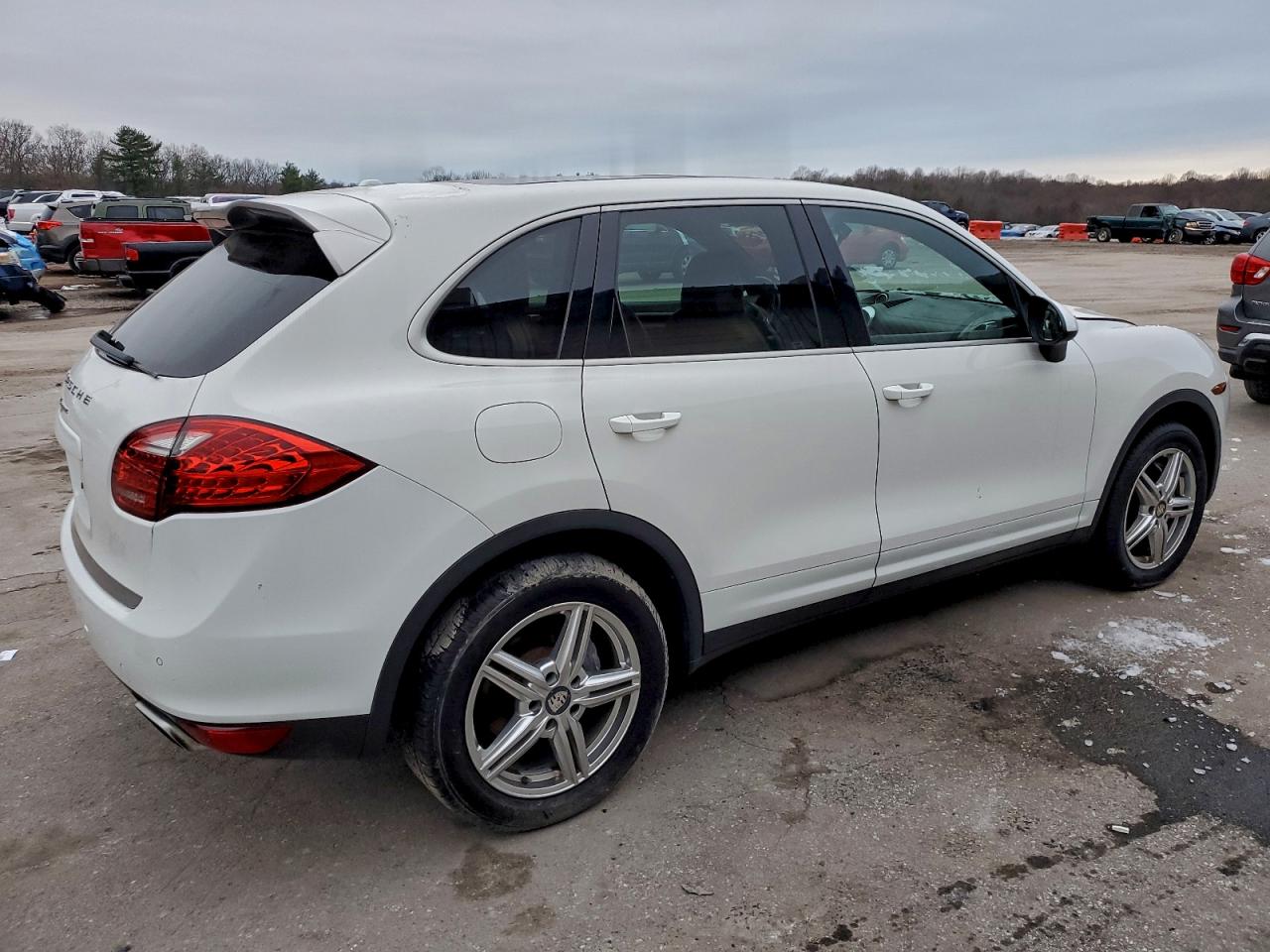 Porsche Cayenne Image 2