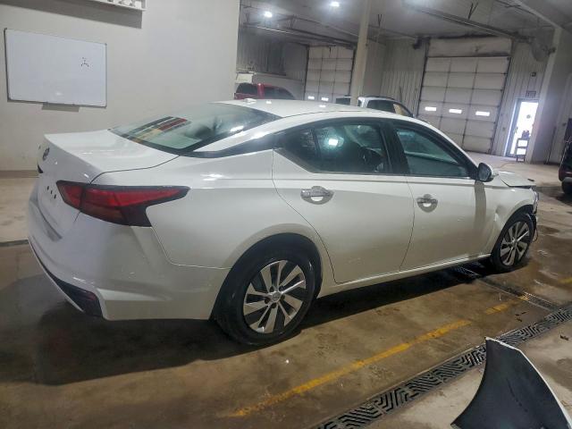 Nissan Altima S Image 11