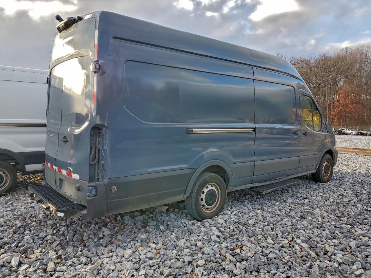 Ford Transit T-250 Image 5